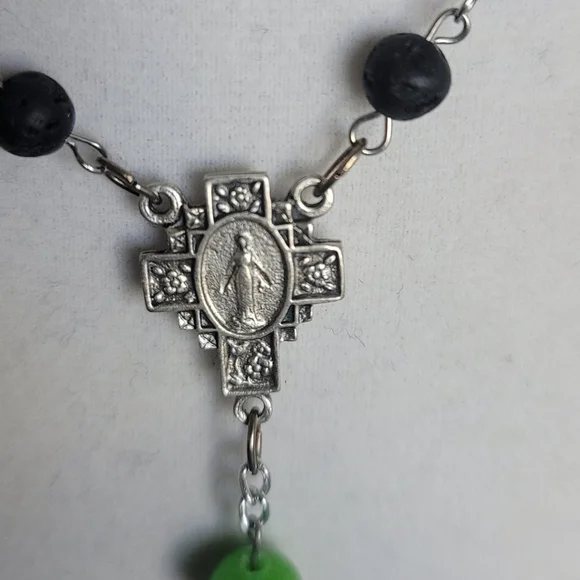 Elegant Rosary Beads Silver & Green Beaded Necklace with Miraculous Medal 19.5" - Picture 5 of 6